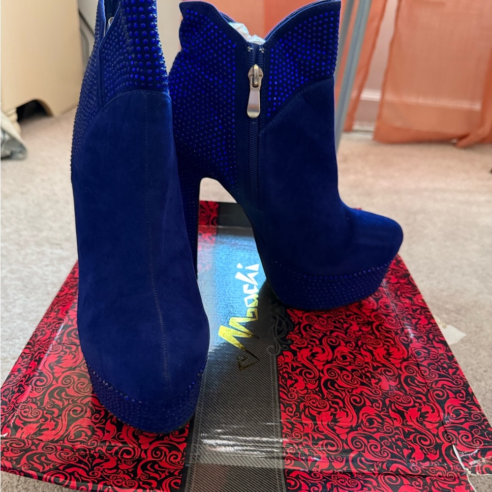 Vibrant Blue Heeled Ankle Boots with Platform Sole